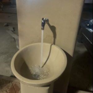 Још један вандалски чини: Уништена чесма у новоизграђеном Парку „Ослобођења“ Још један вандалски чини: Уништена чесма у новоизграђеном Парку „Ослобођења“