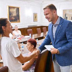 За побољшање услова становања: Новчана подршкa Града додијељена за 12 вишечланих породица За побољшање услова становања: Новчана подршкa Града додијељена за 12 вишечланих породица