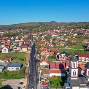 Завршни радови на саобраћајници у Чесми, мјештане обишао и градоначелник Завршни радови на саобраћајници у Чесми, мјештане обишао и градоначелник