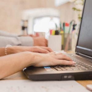 За власнике малих предузећа: Бесплатна e-commerce едукација и менторски програм