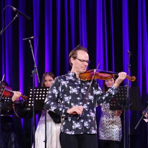 Почела „Јесења соната“: Вишеминутни аплауз уз овације за виолинисту Бењамина Шмида и Гудачки оркестар „Камерата“