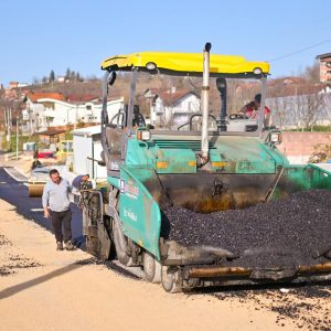 Завршна фаза: У току асфалтирање саобраћајнице ка Мотикама