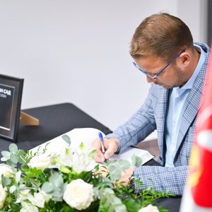 Поводом трагедије у Новом Саду, градоначелник се уписао у књигу жалости