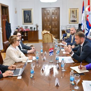 О пројектима са делегацијом Европске банке за обнову и развој: Управљање отпадом, набавка електричних аутобуса и изградња моста у Доцу и жичаре на Бањ брду