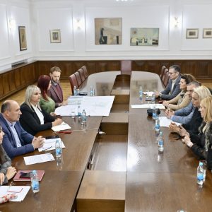 Izgradnja Spomen-parka u Šargovcu: Predstavnici Grada održali sastanak sa predstavnicima OŠ „Đura Jakšić“, dogovoreni naredni koraci