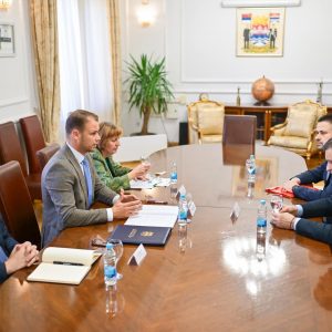 Radne konsultacije, gradonačelnik: SNSD iskazao spremnost da učestvuje u najvažnijim infrastrukturnim pitanjima za razvoj grada Radne konsultacije, gradonačelnik: SNSD iskazao spremnost da učestvuje u najvažnijim infrastrukturnim pitanjima za razvoj grada