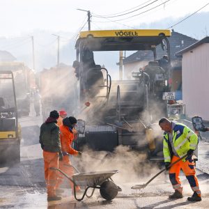 Друга фаза: Асфалтирање пута ка Мотикама биће окончано данас