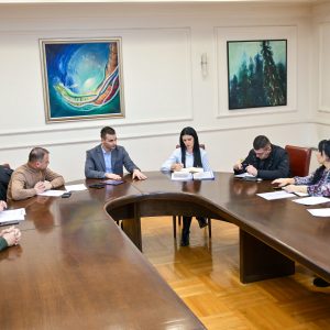 Представници Одјељења за комуналне послове одржали састанак са волонтерима из азила на Мањачи Представници Одјељења за комуналне послове одржали састанак са волонтерима из азила на Мањачи