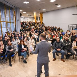 Градоначелник се састао са малим предузетницима: Ово је заједничка борба против срамног закона, ту сам да овим људима пружим подршку