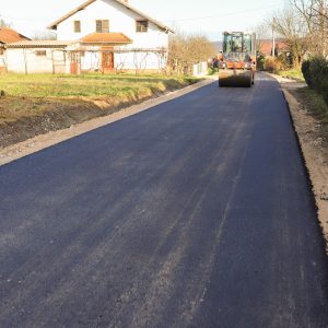 Улица Ненада Костића добила нови асфалт: Растерећен саобраћај и повећана безбједност учесника у саобраћају