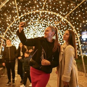 Посљедњи дани у „Зимзобалу“ доносе низ радионица и добре музике, клизалиште на располагању до краја јануара Посљедњи дани у „Зимзобалу“ доносе низ радионица и добре музике, клизалиште на располагању до краја јануара