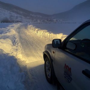 Пробијен већи дио путних праваца: Надлежне екипе се и даље пробијају до животно угрожених