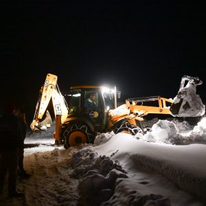 Екипе трећи дан на Мањачи пробијају пут до сваког домаћинства Екипе трећи дан на Мањачи пробијају пут до сваког домаћинства