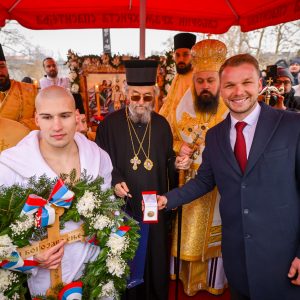 Бања Лука прославила Богојављење, први до крста допливао Бањалучанин Давид Дардић