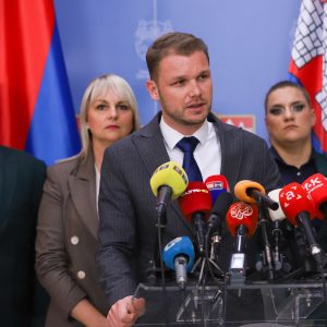 Конституисана Скупштина Града, градоначелник поручио: Коначно одблокиран рад Скупштине, надам се да заклетва одборника неће остати само мртво слово на папиру Конституисана Скупштина Града, градоначелник поручио: Коначно одблокиран рад Скупштине, надам се да заклетва одборника неће остати само мртво слово на папиру