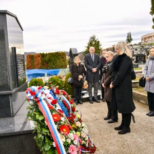 Сјећање на Холокауст: Положени вијенци на спомен – обиљежје, одржана и меморијална академија