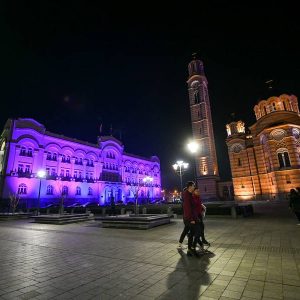 Зграда Градске управе вечерас у бојама ријетких болести Зграда Градске управе вечерас у бојама ријетких болести