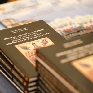 Бански двор: Промовисана збирка пјесама „Педесет двоје“, присуствовао и градоначелник