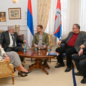 Gradonačelnik sa Udruženjem „Jadovno 1941.“: Pokrećemo inicijativu za izgradnju spomen-obilježja za žrtve Jadovna i Paga Gradonačelnik sa Udruženjem „Jadovno 1941.“: Pokrećemo inicijativu za izgradnju spomen-obilježja za žrtve Jadovna i Paga