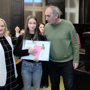 Уручена књижевна награда „Пилипенда“ матурантима основних школа, присуствовали и представници Града