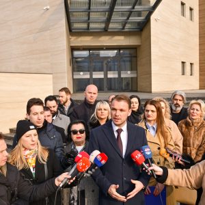 Gradonačelnik predao dvije inicijative Ustavnom sudu, najavio i najveću demokratsku i pravnu borbu ukoliko dođe do oduzimanja nadležnosti Gradonačelnik predao dvije inicijative Ustavnom sudu, najavio i najveću demokratsku i pravnu borbu ukoliko dođe do oduzimanja nadležnosti