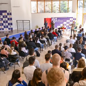 Подршка младима: Градоначелник уручио студентима рјешења о стипендирању