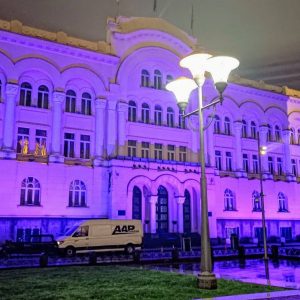 У знак подршке обољелим од епилепсије, зграда Градске управе свијетлила у љубичастој боји У знак подршке обољелим од епилепсије, зграда Градске управе свијетлила у љубичастој боји