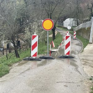 Одјељење за саобраћај и путеве: Апел за додатни опрез усљед појаве клизишта и одрона