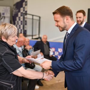 Настављене добре праксе Града: Градоначелник уручио нова рјешења о легализацији Настављене добре праксе Града: Градоначелник уручио нова рјешења о легализацији