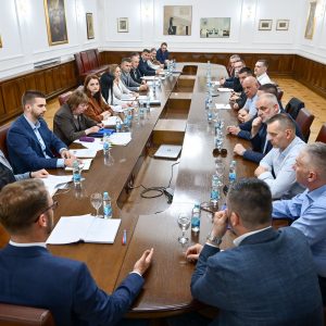 Градоначелник одржао састанак са рукводством Скупштине, представницима странака и одјељења Градоначелник одржао састанак са рукводством Скупштине, представницима странака и одјељења