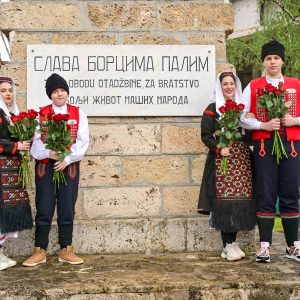 Banja Luka obilježila 9. maj: Predstavnici Grada u maršu „Besmrtnog puka“, položili vijenac na Spomenik palim borcima NOR-a Banja Luka obilježila 9. maj: Predstavnici Grada u maršu „Besmrtnog puka“, položili vijenac na Spomenik palim borcima NOR-a