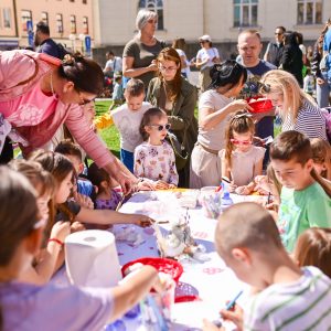 Традиционално украшавање васкршњих јаја, уз бројне суграђане присуствовао и градоначелник