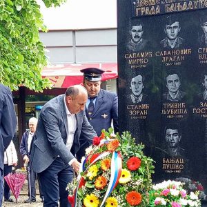 Присуствовали представници Града: Служен парастос за 25 погинулих бораца, бивших радника „Жељезница“ Присуствовали представници Града: Служен парастос за 25 погинулих бораца, бивших радника „Жељезница“